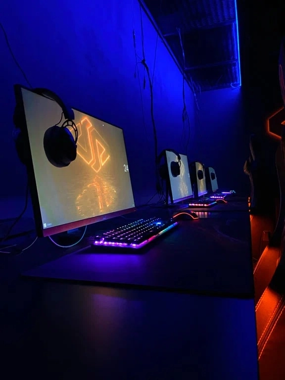 Кибер клуб SavePoint на Дмитровском в Москве: Киберспорт, Games, Компьютерный клуб, Компьютер, Csgo, Dota, Команды, Соревнования, Ставкинакиберспорт, Друзья,