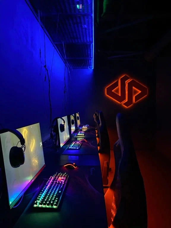 Кибер клуб SavePoint на Дмитровском в Москве: Киберспорт, Games, Компьютерный клуб, Компьютер, Csgo, Dota, Команды, Соревнования, Ставкинакиберспорт, Друзья,