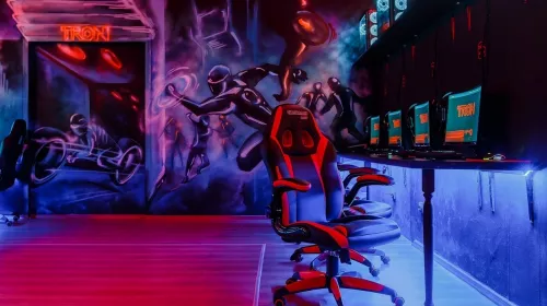 Компьютерный клуб Tron Games Zone в Санкт-Петербурге