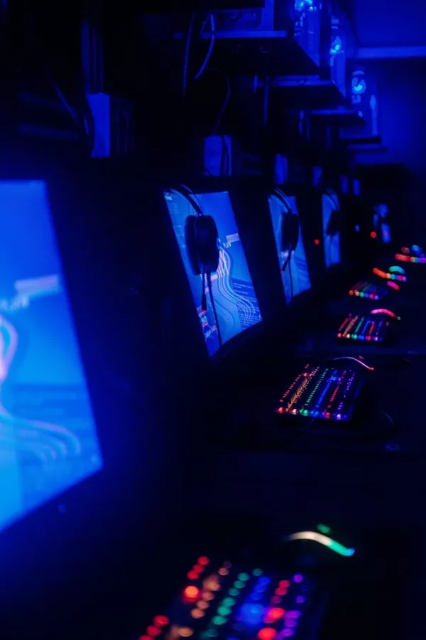 Компьютерный клуб Qwerty в Санкт-Петербурге: Киберспорт, Games, Компьютерный клуб, Компьютер, Csgo, Dota, Команды, Соревнования, Ставкинакиберспорт, Друзья,