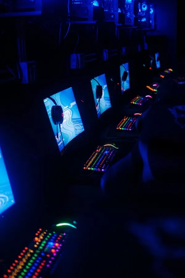 Компьютерный клуб Qwerty в Санкт-Петербурге: Киберспорт, Games, Компьютерный клуб, Компьютер, Csgo, Dota, Команды, Соревнования, Ставкинакиберспорт, Друзья,