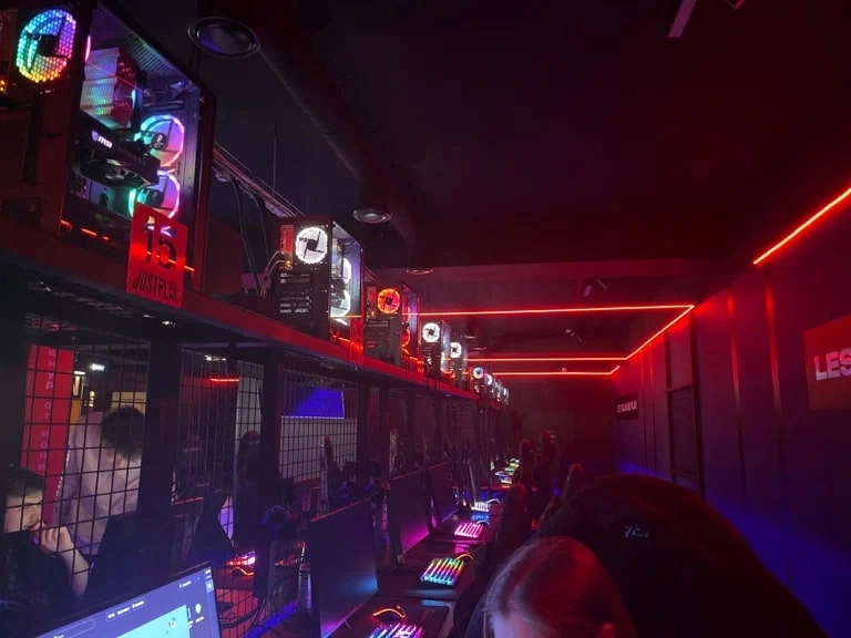 Кибер клуб Justplay в Санкт-Петербурге: Киберспорт, Games, Компьютерный клуб, Компьютер, Csgo, Dota, Команды, Соревнования, Ставкинакиберспорт, Друзья,