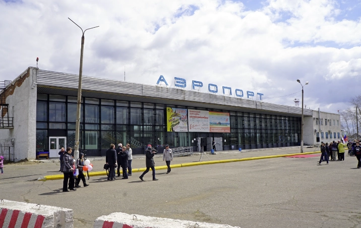 Аэропорт Комсомольск-на-Амуре в Комсомольск-на-Амуре: Купить билет, Аэропорт, Самолёт, Кафе, Билет, Рейс, Багаж, Чилим, Шасси, Турист, Лайнер,