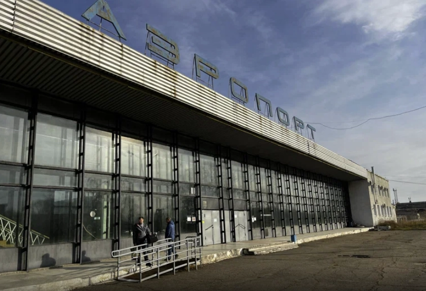 Аэропорт Комсомольск-на-Амуре в Комсомольск-на-Амуре: Купить билет, Аэропорт, Самолёт, Кафе, Билет, Рейс, Багаж, Чилим, Шасси, Турист, Лайнер,