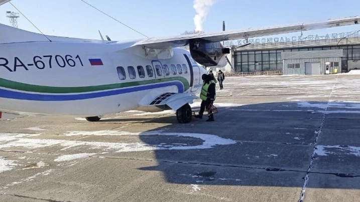 Аэропорт Комсомольск-на-Амуре в Комсомольск-на-Амуре: Купить билет, Аэропорт, Самолёт, Кафе, Билет, Рейс, Багаж, Чилим, Шасси, Турист, Лайнер,