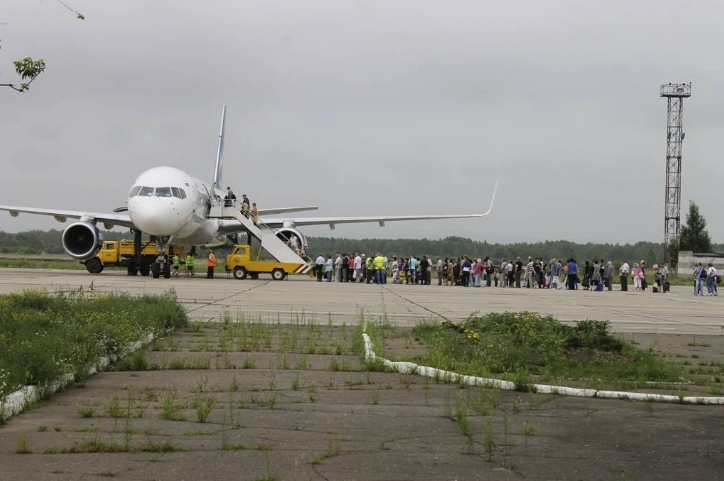 Аэропорт Комсомольск-на-Амуре в Комсомольск-на-Амуре: Купить билет, Аэропорт, Самолёт, Кафе, Билет, Рейс, Багаж, Чилим, Шасси, Турист, Лайнер,