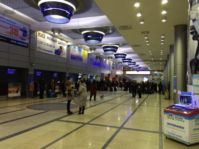 Аэропорт Омск в Омске: Кафе, Купить билет, Аэропорт, На свежем воздухе, Полёт, Самолёт, Воздух, Билет, Вертолёт, Рейс, Багаж, Терминал, Чилим, Турист, Лайнер,
