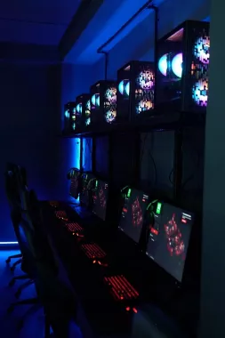 Компьютерный клуб "Stoned Game"