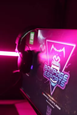Компьютерный клуб "Rampage Esports Arena"