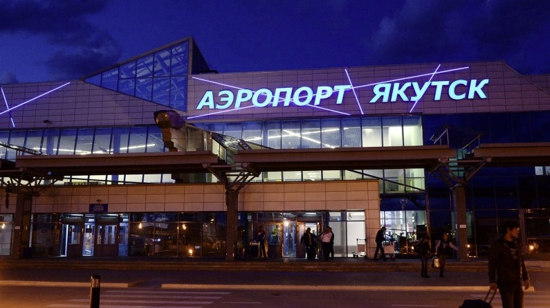 Аэропорт Якутск в Якутске: Аэропорт, На свежем воздухе, Полёт, Купить билет, Кафе, Самолёт, Воздух, Рейс, Багаж, Терминал, Чилим, Шасси, Аэрофлот, Лайнер,
