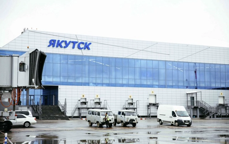 Аэропорт Якутск в Якутске: Аэропорт, На свежем воздухе, Полёт, Купить билет, Кафе, Самолёт, Воздух, Рейс, Багаж, Терминал, Чилим, Шасси, Аэрофлот, Лайнер,