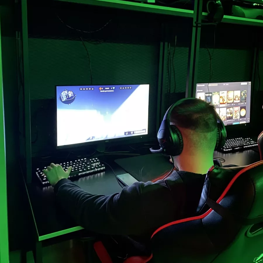 Кибер клуб Strike Arena в Санкт-Петербурге: Киберспорт, Games, Компьютерный клуб, Компьютер, Csgo, Dota, Команды, Соревнования, Ставкинакиберспорт, Друзья,