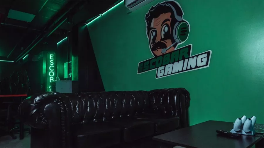 Кибер клуб Escobar Gaming в Санкт-Петербурге: Киберспорт, Games, Компьютерный клуб, Компьютер, Csgo, Dota, Команды, Соревнования, Ставкинакиберспорт, Друзья, VIP-залы,