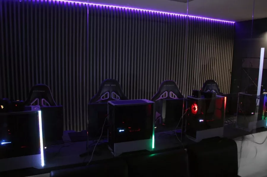 Компьютерный клуб Ladoga в Санкт-Петербурге: Киберспорт, Games, Компьютерный клуб, Компьютер, Csgo, Dota, Команды, Соревнования, Ставкинакиберспорт, Друзья, VIP-залы,