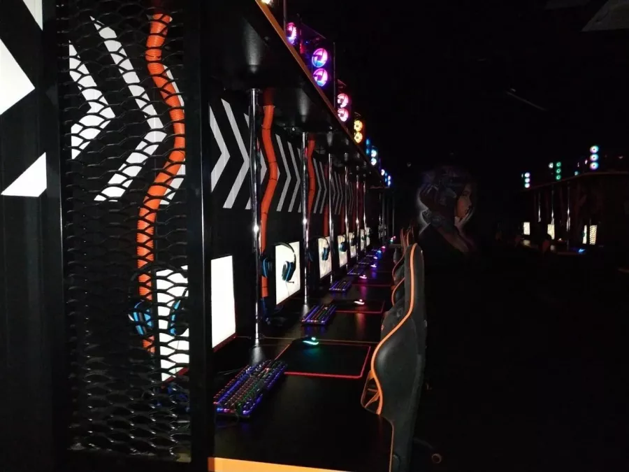 Компьютерный клуб FeniiiX.GG в Санкт-Петербурге: Киберспорт, Games, Компьютерный клуб, Компьютер, Csgo, Dota, Команды, Соревнования, Ставкинакиберспорт, Друзья, VIP-залы,