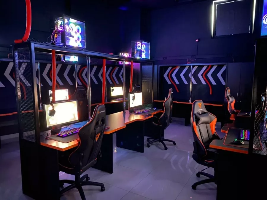 Компьютерный клуб FeniiiX.GG в Санкт-Петербурге: Киберспорт, Games, Компьютерный клуб, Компьютер, Csgo, Dota, Команды, Соревнования, Ставкинакиберспорт, Друзья, VIP-залы,