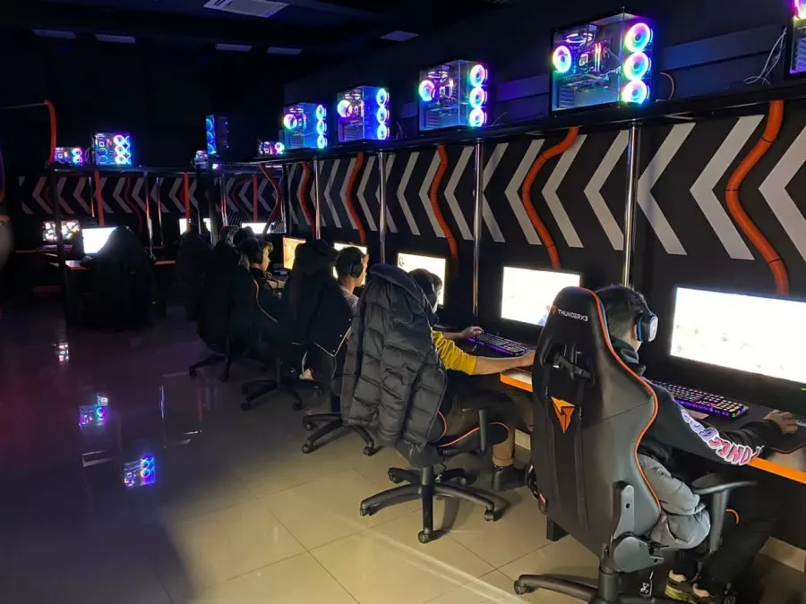 Компьютерный клуб FeniiiX.GG в Санкт-Петербурге: Киберспорт, Games, Компьютерный клуб, Компьютер, Csgo, Dota, Команды, Соревнования, Ставкинакиберспорт, Друзья, VIP-залы,