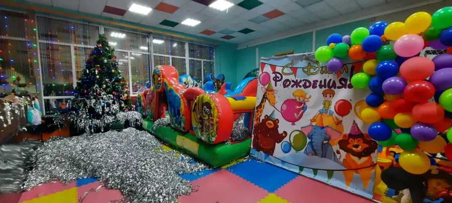 Детский клуб Джунгли в Ростове-на-Дону: Игровая, Лабиринт, Батут, Лего, Кукольный театр, Аэрохоккей, Железная дорога, Деревянная дорога, Настольный футбол, Настольный баскетбол,