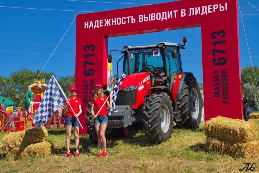 Гонки на тракторах Бизон-Трек-Шоу в Ростове-на-Дону: Трактор, Соревнования, Фестиваль, Победитель, Гонки, Гонки на тракторах, Команды, Кубок, Сельхозтехника, Тракторист, Фермер, Скорость, Ставки, Tractor, Competitions, Winner, Rates, Tractor racing, Festival,