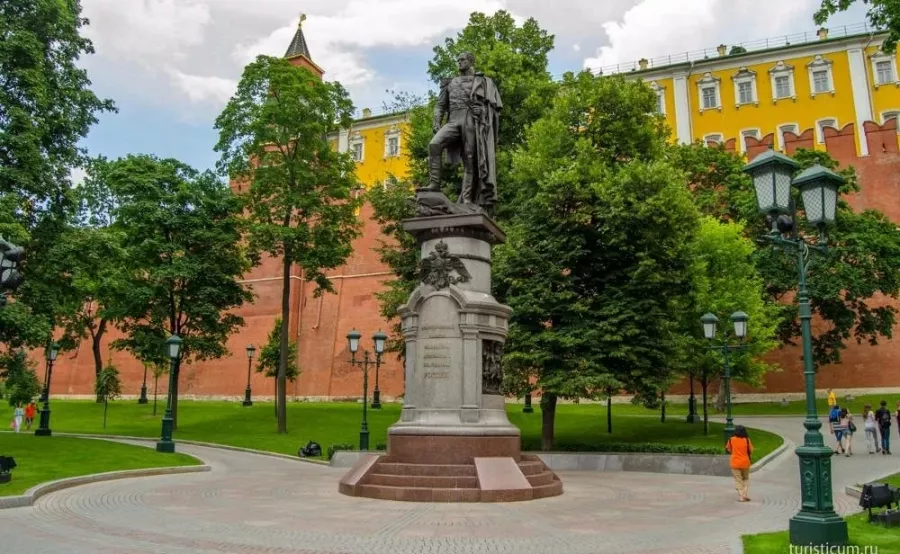Туроператор Мос-тур на Мира в Москве: Экскурсия, Путешествие, Путешественник, Отпуск, Чилим, Гид, Красивый вид, Турист, Туризм, Beautiful view, Rest, Travelling, Travel,