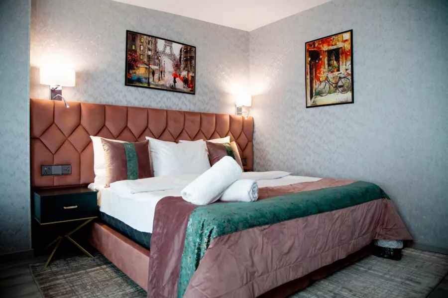 Essam Deluxe Hotel в Баку: Гостиница, Отпуск, Путешествие, Отель, Терраса, Вид из Окна,
