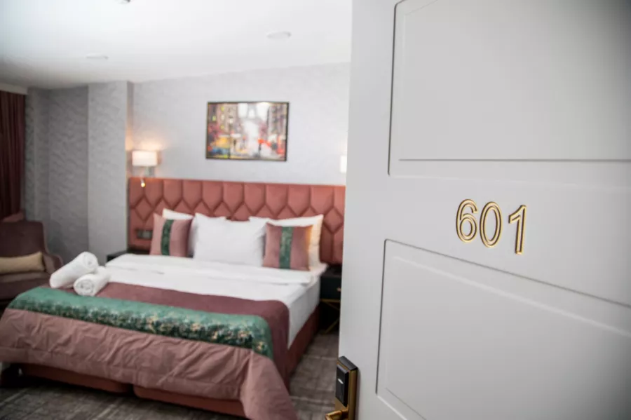 Essam Deluxe Hotel в Баку: Гостиница, Отпуск, Путешествие, Отель, Терраса, Вид из Окна,