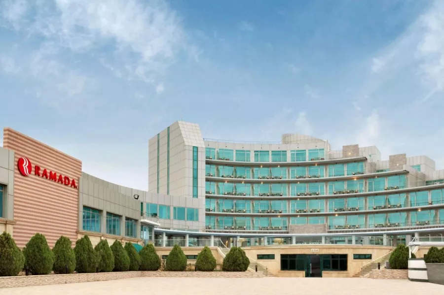 Hotel Ramada by Wyndham в Баку: Гостиница, Отель, Отпуск, Путешествие, Апартаменты, Вид из Окна, Терраса,