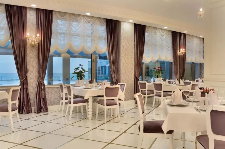 Hotel Ramada by Wyndham в Баку: Гостиница, Отель, Отпуск, Путешествие, Апартаменты, Вид из Окна, Терраса,