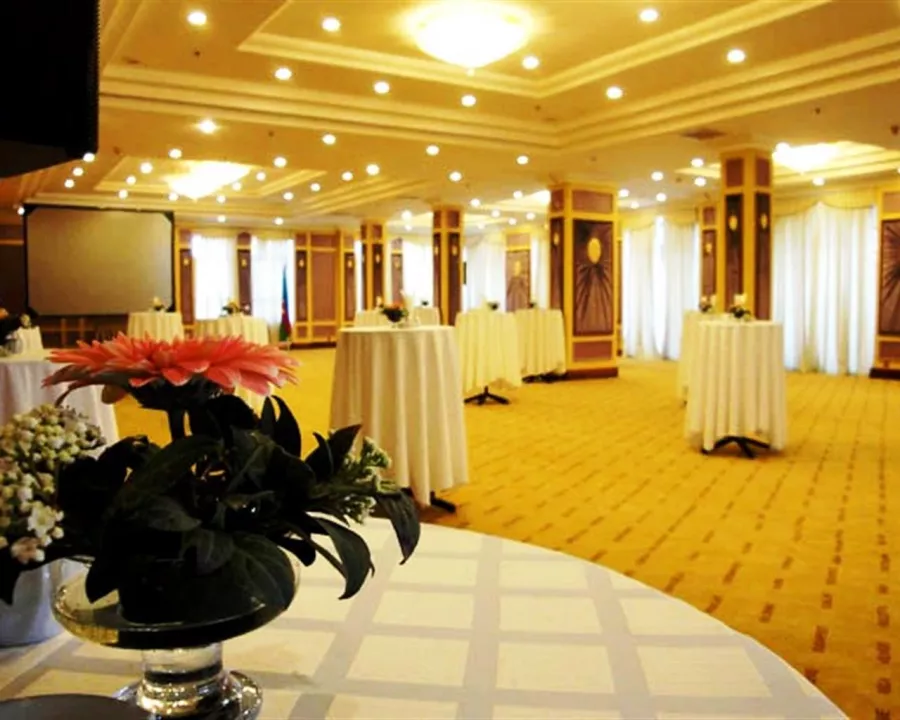 Grand Hotel Europe в Баку: Виды, Гостиница, Отель, Отпуск, Апартаменты, Терраса, Ресторан, Путешествие,