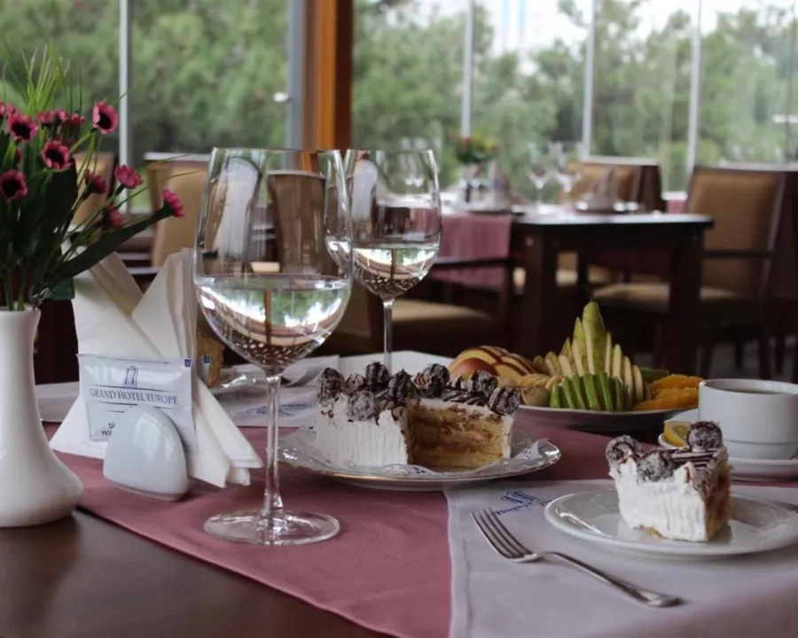 Grand Hotel Europe в Баку: Виды, Гостиница, Отель, Отпуск, Апартаменты, Терраса, Ресторан, Путешествие,