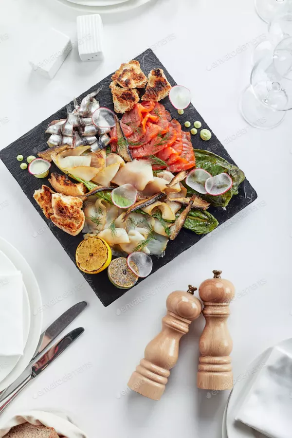 Кафе Маяк в Новороссийске: Банкетный зал, Вкусно, День рождение, Не пропусти, Оплата картой, Кафе, Парковка, Доставка, Музыкально,