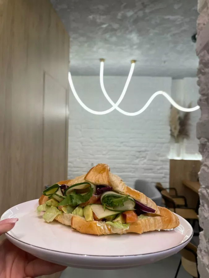 Кафе Маяк в Москве: Кафе, Кофе с собой, Вкусно, День рождение, Проведение банкетов , Не пропусти, Можно с ноутбуком, Средний чек 500 рублей, Красивый вид,
