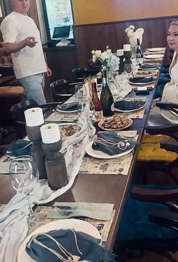 Бар Маяк в Москве: Бар, Паб, Вкусно, Кофе, Еда навынос, Оплата картой, Кухня смешанная, Пивной ресторан, Алкоголь, Кофе с собой, Бесплатная парковка, Место для отдыха, Зарядка для телефона, WC, Парковка для людей с инвалидностью,