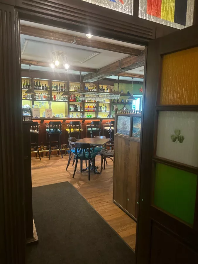 Бар Маяк в Москве: Бар, Паб, Вкусно, Кофе, Еда навынос, Оплата картой, Кухня смешанная, Пивной ресторан, Алкоголь, Кофе с собой, Бесплатная парковка, Место для отдыха, Зарядка для телефона, WC, Парковка для людей с инвалидностью,