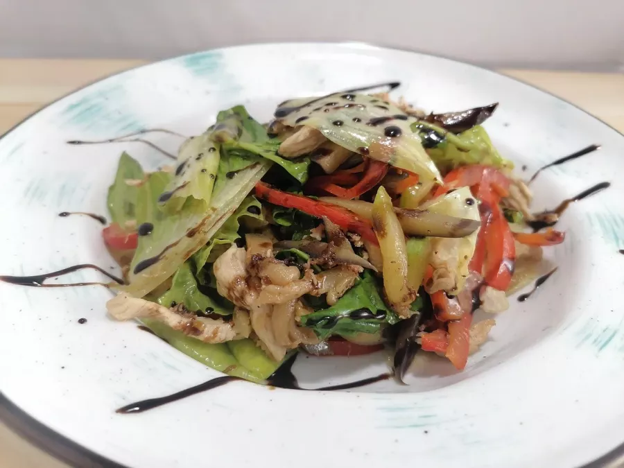 Кафе Маяк в Москве: Вкусно, Кофе, Летняя веранда, Оплата картой, Еда навынос, Пандус, Кофе с собой, Парковка для людей с инвалидностью, День рождение, Фитнес рядом,