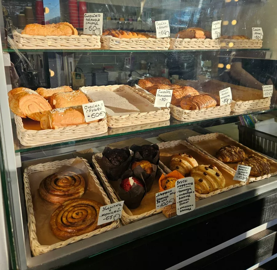 Пекарня Маяк в Москве: Кофе с собой, Кафе, Пекарня, Еда навынос, Вкусно, Wi-Fi, Оплата картой, Можно с животными, Кофейня, Coffee to go, Cafe,