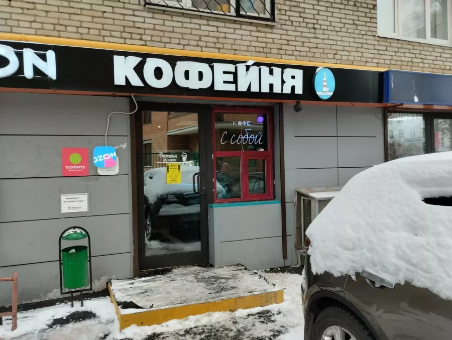 Кофейня Маяк на бульваре Яна Райниса в Москве: Вкусно, Кафе, Кофе с собой, Выпечка, Пончики, Кофе, Оплата картой, Tasty, Coffee to go, Coffee, Bakery, Donuts,