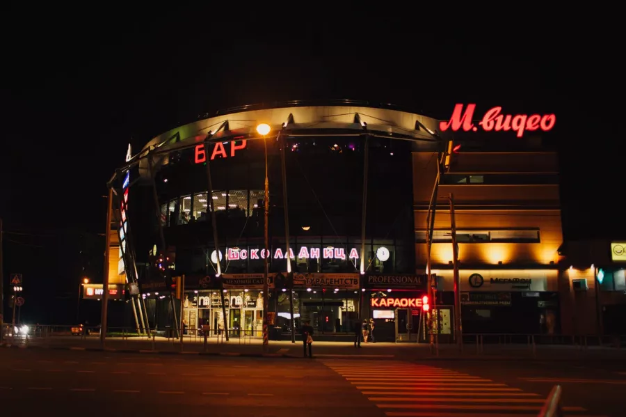 Караоке-клуб Маяк в Москве: Танцпол, Алкоголь, Караоке, Паковка, Wi-Fi, Бар, Оплата картой, Европейская кухня, Русская кухня, Вкусно, Проектор, Клуб, Кальян,