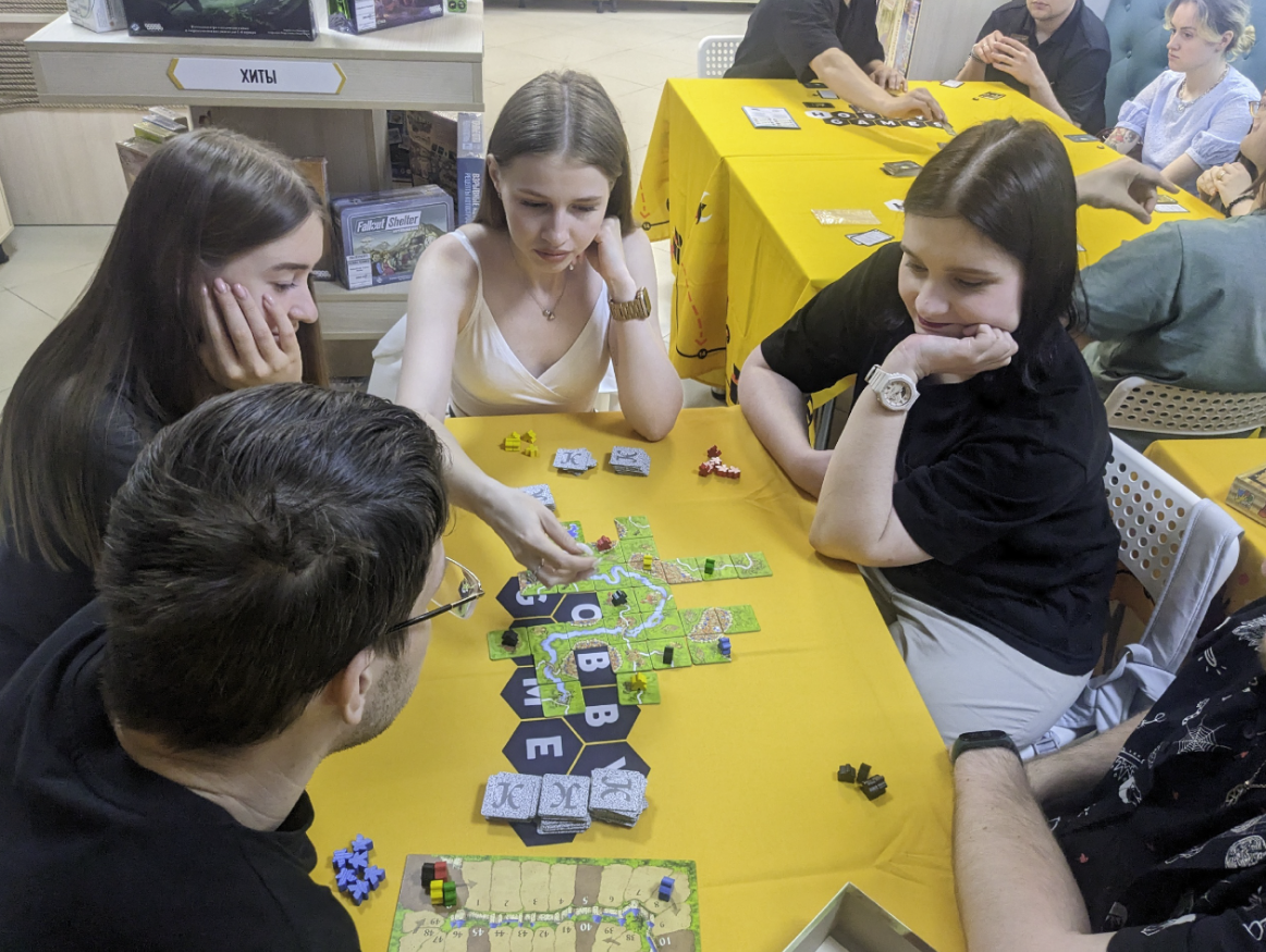 ​Магазин-клуб настольных игр "Hobby games"