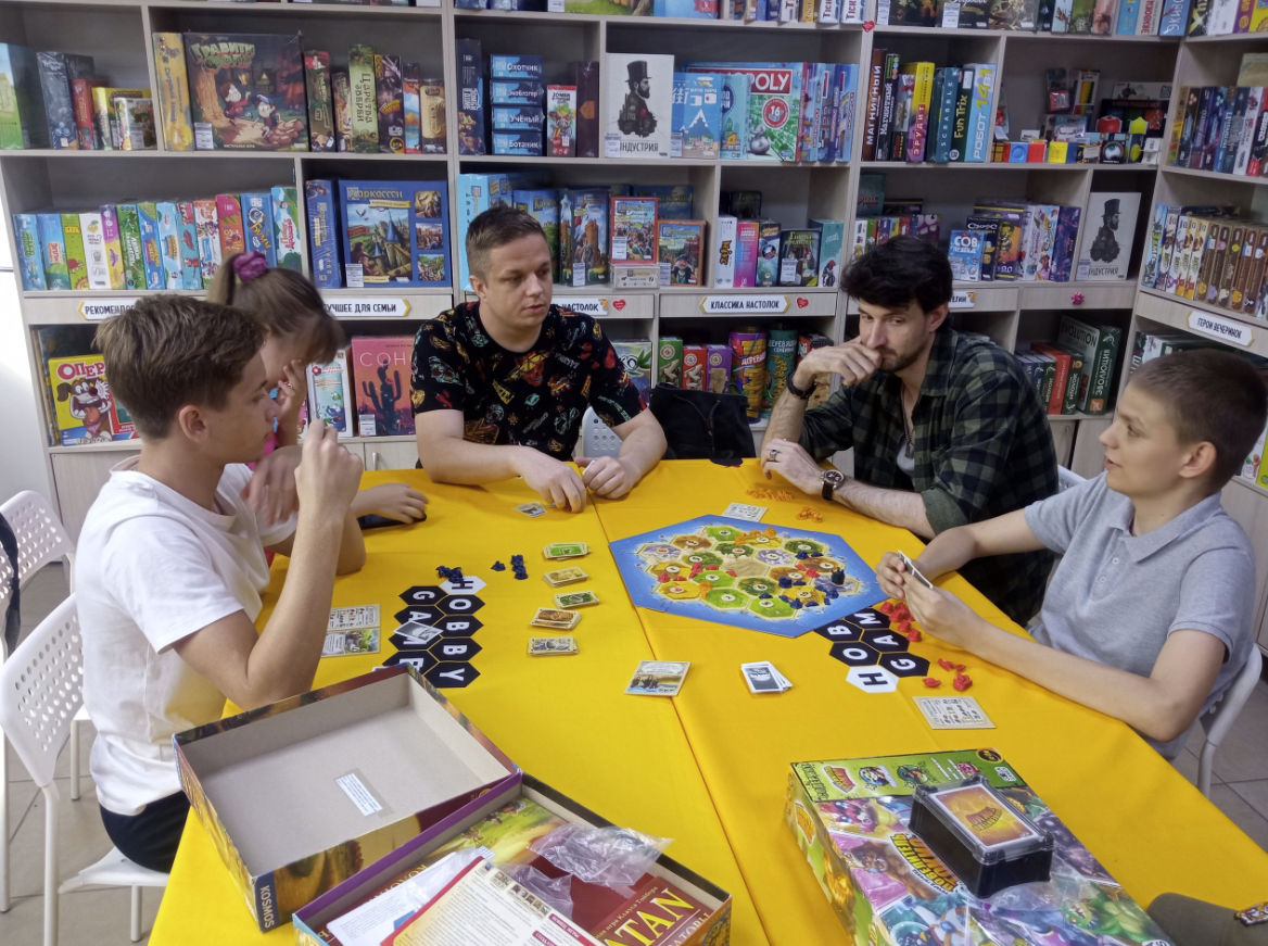 ​Магазин-клуб настольных игр "Hobby games"