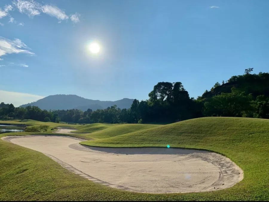 Голь-Клуб Red Mountain в Пхукете: Golf, Golf Field, Restaurant , Ресторан, Гольф, Поле Для Гольфа ,