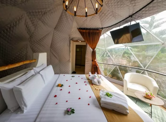 Отель Le Resort в Пхукете: Жилье, Отель, Бар, Ресторан, Бассейн, 