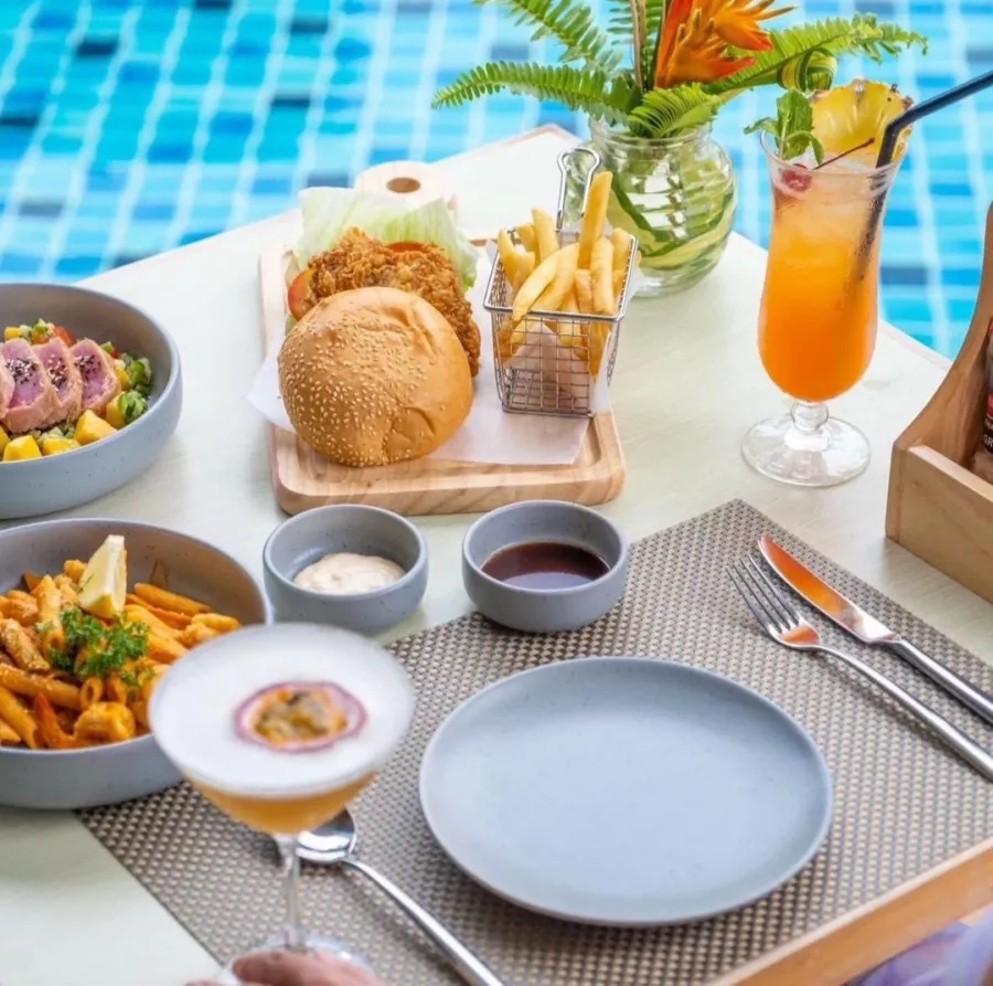Отель The Marina Phuket в Пхукете: Hotel, Swimming Pool , Bar, Бар, Бассейн, Отель,