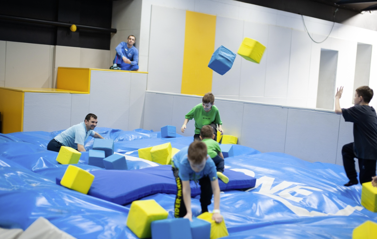 Спортивный центр "Fly Zone" на Дзержинского