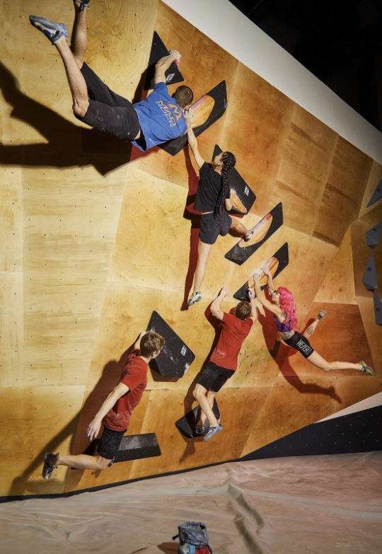 ​Скалодромы "Sportstation" на Новоостаповской 