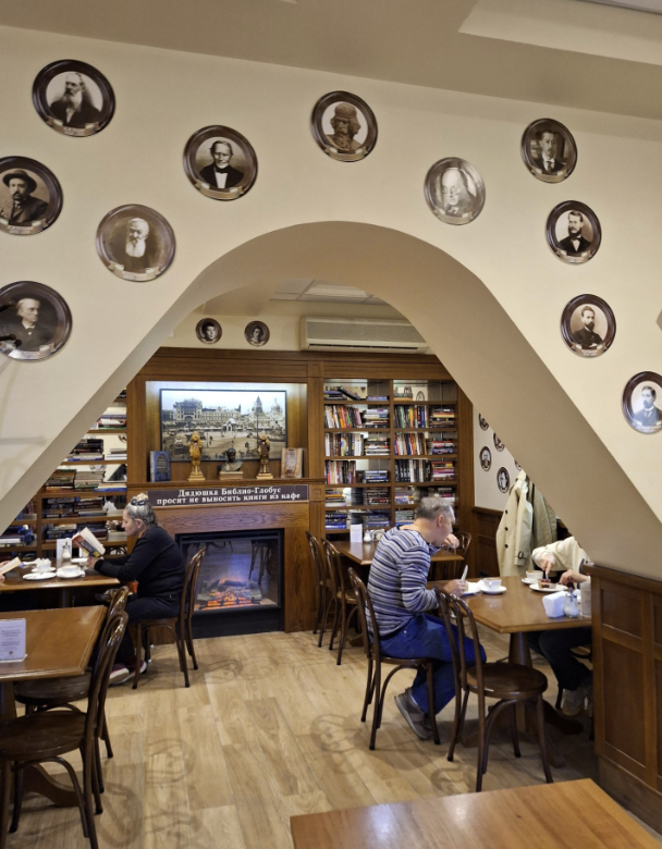 Книжный магазин "Библио-глобус"