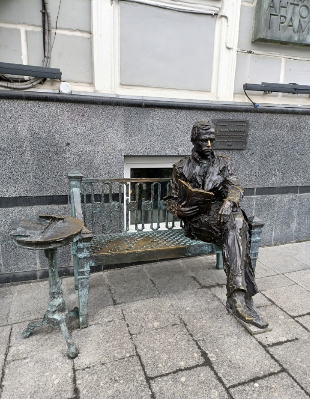 ​Книжный магазин "Достоевский"