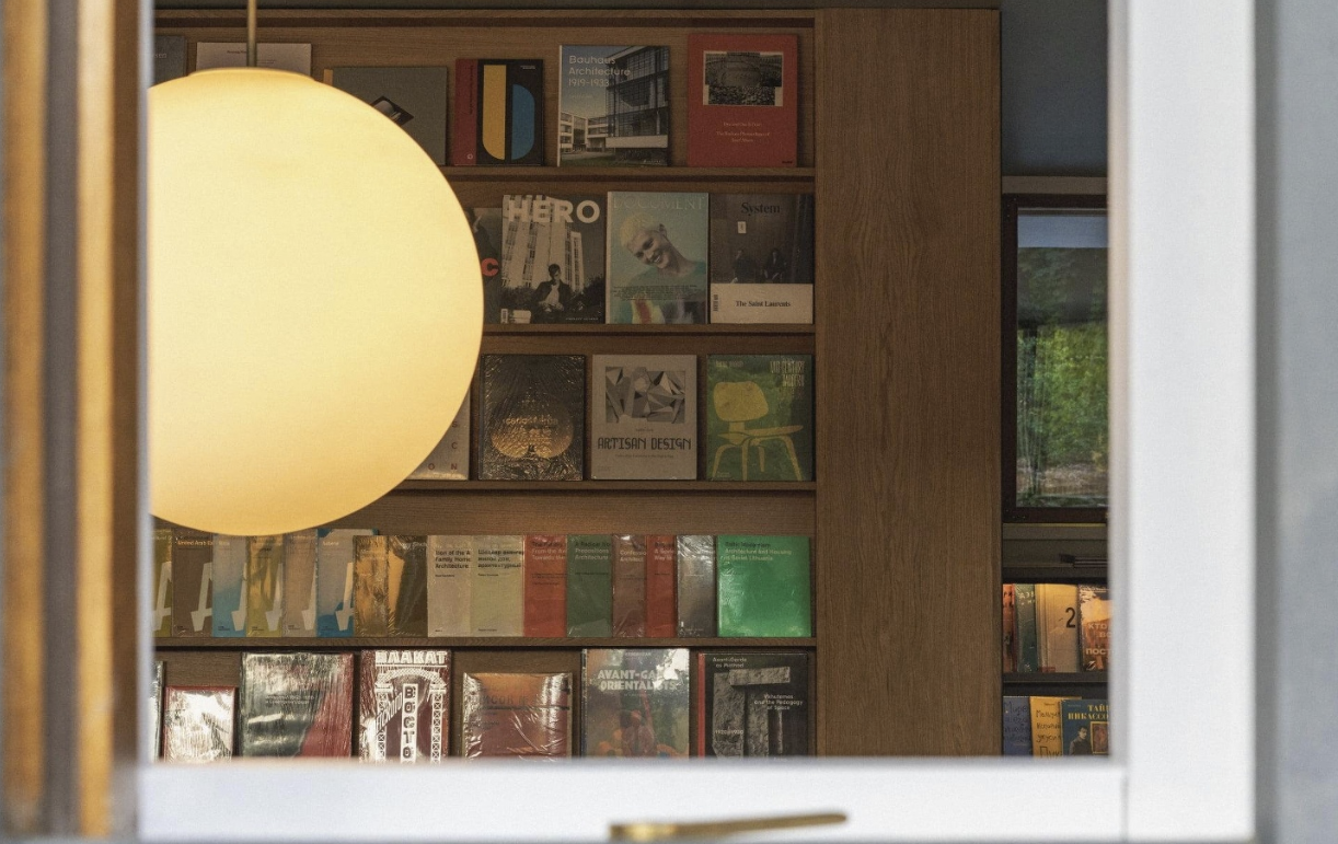 ​Книжный магазин "Гараж"