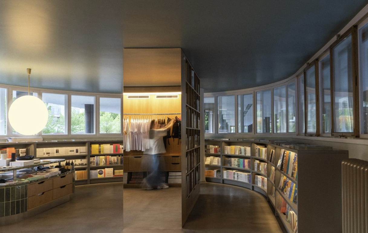 ​Книжный магазин "Гараж"