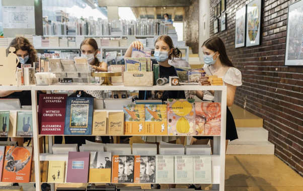 ​Книжный магазин "Гараж"